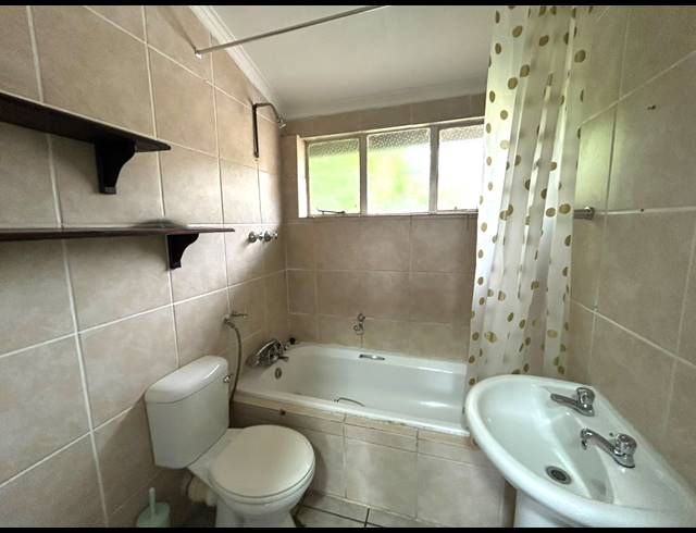 2 BEDROOM FLAT TO LET IN THREE RIVERS